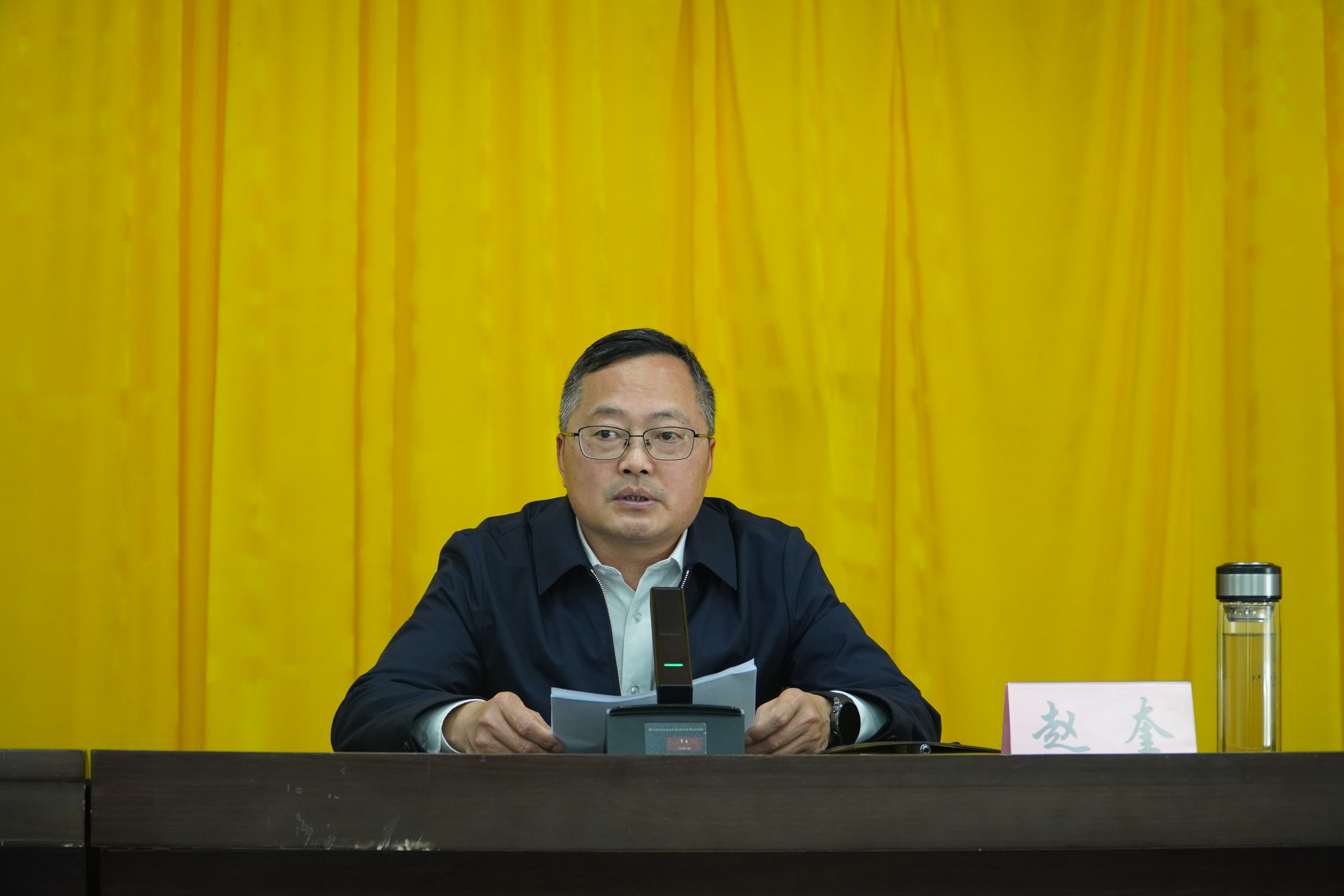 图三:区人大常委会党组书记、主任赵奎发言.JPG